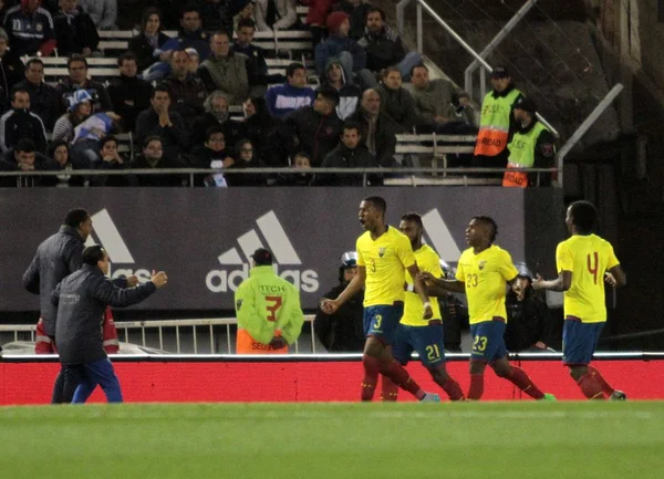 Eliminatórias começam com zebras e primeiras fases na África e Ásia