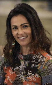 Suzana Alves é Inês Guedes

Arrumadeira do hotel luxuoso onde Sophia mora. Fofoqueira e ciumenta, é casada com Edevaldo. Não sabe que o marido ainda é policial e que o trabalho com Sophia é um disfarce