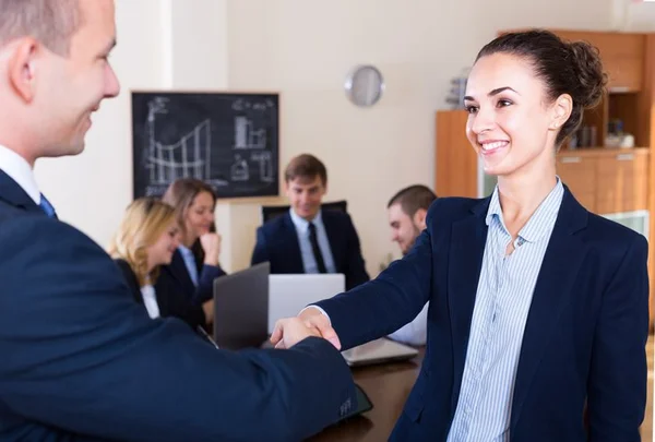 Veja mais de 20 vagas de emprego para pessoas com ou sem experiência