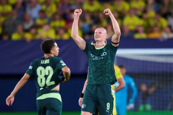 Erling Haaland com a camisa do Manchester City pela Champions League