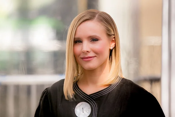 Kristen Bell, de Frozen, revela fumar maconha para aliviar o estresse