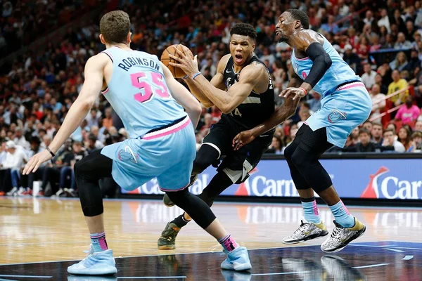 Miami Heat ofusca Antetokounmpo e derruba favorito Bucks na NBA