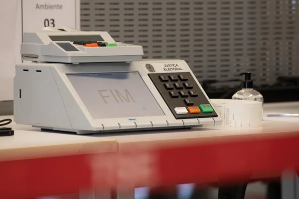 TSE abre teste de urnas para hackers