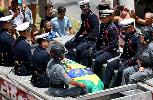 Funeral de Pelé: The Guardian destaca “falta de respeito” de jogadores