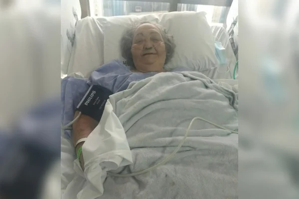 Idosa passa por cirurgia de troca de válvula do coração
