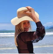 Athina Batista Pagidis trabalhou no gabinete de Hugo Motta entre fevereiro de 2011 e 30 de julho de 2019. Athina Batista Pagidis trabalhou no gabinete de Hugo Motta entre fevereiro de 2011 e 30 de julho de 2019.