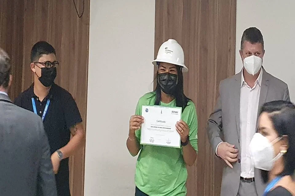 Adna com o certificado de conclusão do curso Adna com o certificado de conclusão do curso