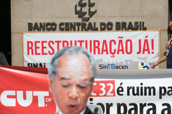 Governo reduz bloqueio de gastos; aumento a servidores fica sem espaço