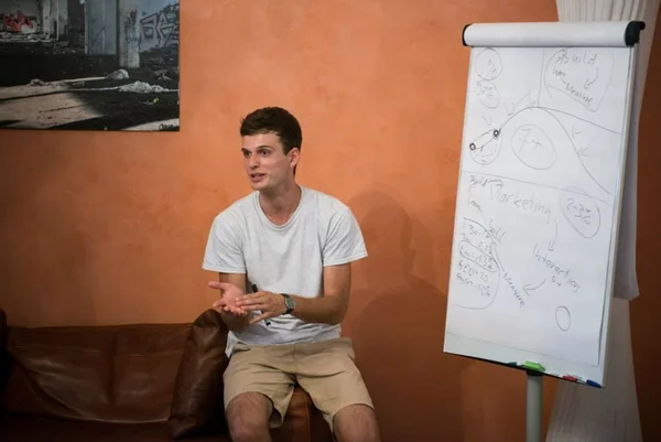 Nômade alemão conta suas aventuras pelo mundo durante sete anos