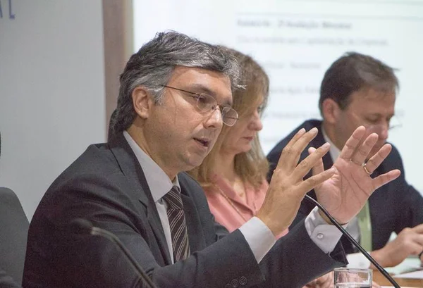 Colnago diz que governo não cortará despesas efetivas do Orçamento