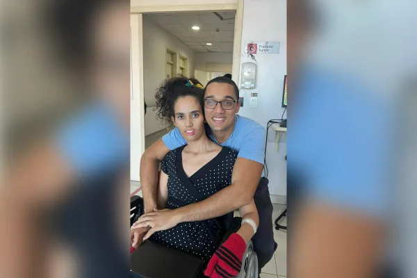 Jovem que ficou 1 hora sem batimentos desafia prognóstico e recebe alta