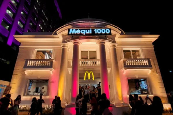 McDonalds inaugura em casarão e lança burguer de pão de queijo