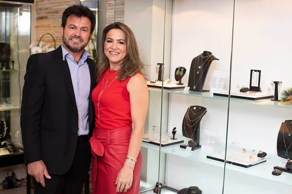 Benigna Venâncio promove happy hour beneficente em clima natalino