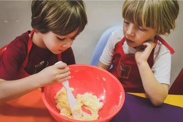 Conheça três cursos de gastronomia voltados para crianças em Brasília