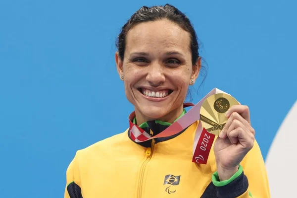 Natação brasileira conquista 4 medalhas e Carol Santiago faz história