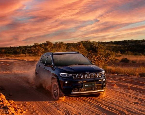 Novo Compass tem motor turbo 1.3 de 185cv e faz de 0 a 100km/h em 8,8s