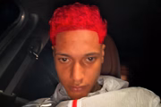 O rapper Oruam posou para foto a pedido de PM