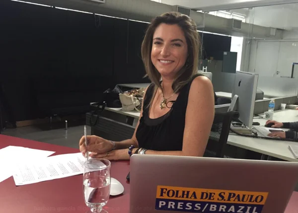 Jornalista é alvo de ataques após matéria sobre compra de mensagens