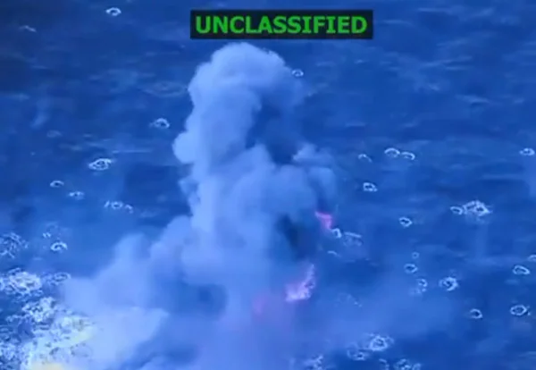 Captura de tela mostra ataque a barco na Venezuela - Metrópoles