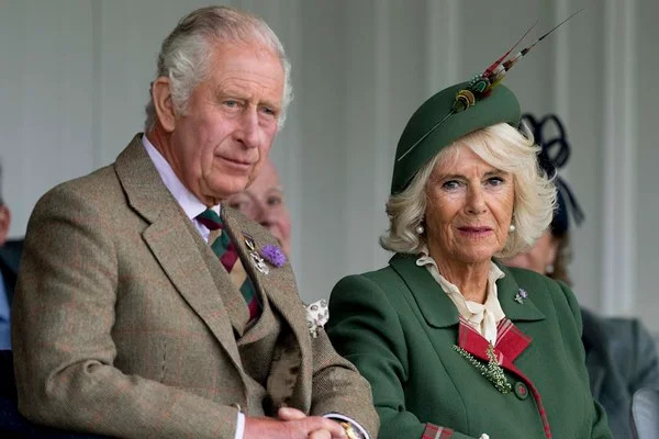 Novo rei da Inglaterra, Charles ficou em Balmoral após morte da rainha