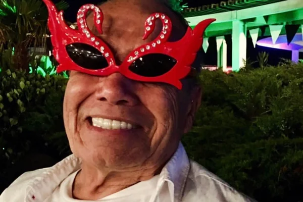 Stenio Garcia, em foto para o Instagram