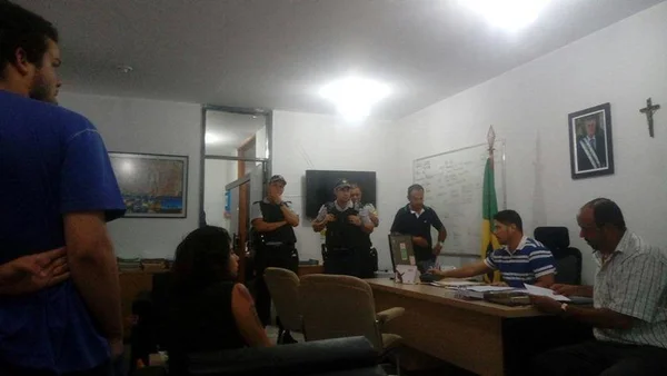 Manifestantes são detidos após ocuparem Administração de Brazlândia
