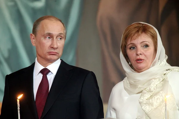 Fotografia colorida. Vladimir Putin e Lyudmila Shkrebneva ou Putina