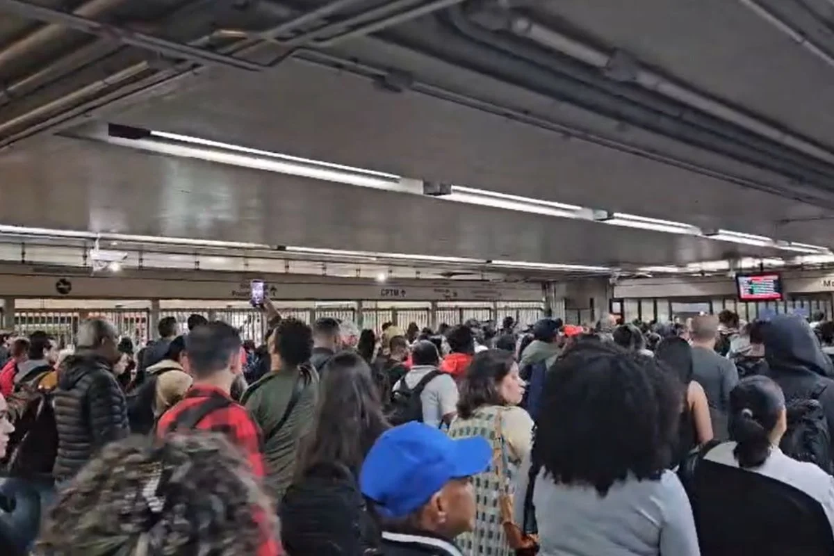 Greve da CPTM afeta passageiros na estação Itaquera, zona leste de São Paulo Greve da CPTM afeta passageiros na estação Itaquera, zona leste de São Paulo