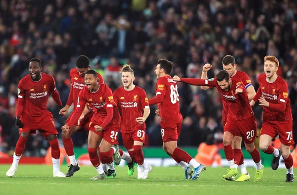 Após histórico 5 x 5, Liverpool bate Arsenal nos pênaltis