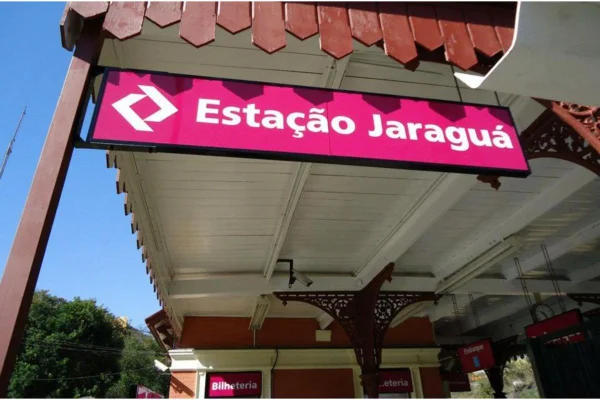 Imagem colorida mostra Estação Jaraguá da CPTM, onde ocorreu um roubo a mão armada contra funcionário - Metrópoles