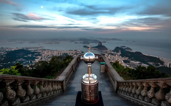 Troféu da Libertadores no Cristo Redenetor