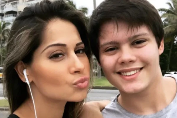 Mayra Cardi e o filho