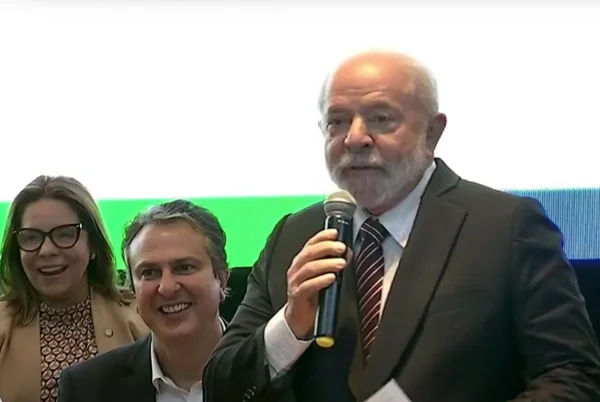 Imagem colorida do presidente Lula