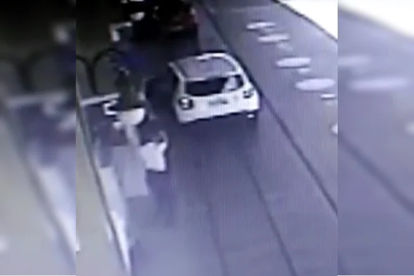 Vídeo: PM prende ladrão que fez moradora do Lago Sul refém