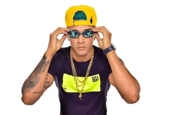 Hit de MC Rahell vira trilha sonora em apoio a candidato: saiba qual