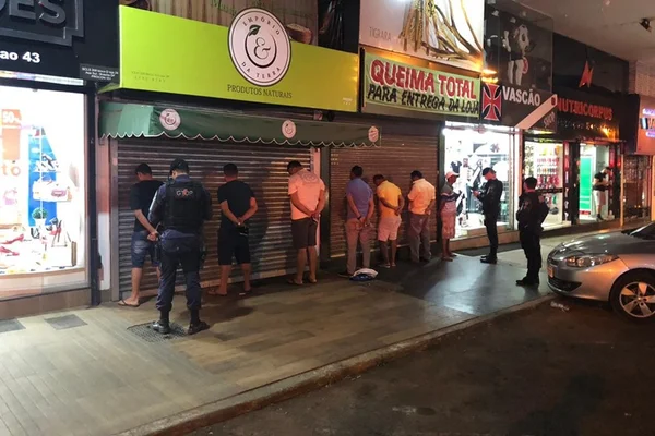 PM prende cambistas que vendiam ingressos para Vasco e Flamengo no DF