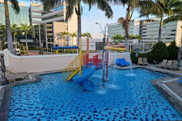Piscina do Royal Palm Plaza Resort, onde criança se afogou. - Metrópoles