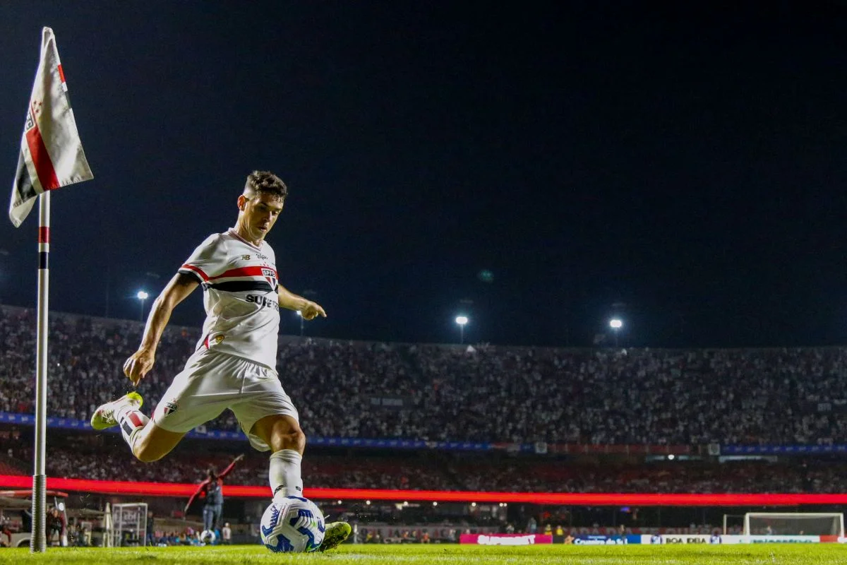 Oscar atuando pelo São Paulo