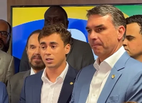 Após atritos, Nikolas encontra Flávio Bolsonaro e diz: “Somos um time”