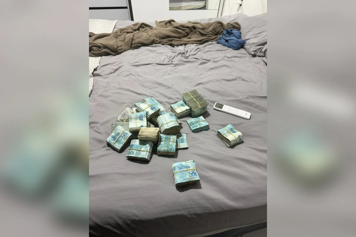 Dinheiro foi contabilizado em R$ 220 mil Dinheiro foi contabilizado em R$ 220 mil