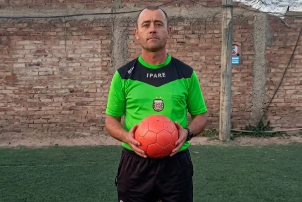 Acidente de carro mata árbitro de futebol e duas irmãs na Argentina