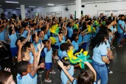 E procurou entender o que estudantes faziam com o dinheiro que recebiam