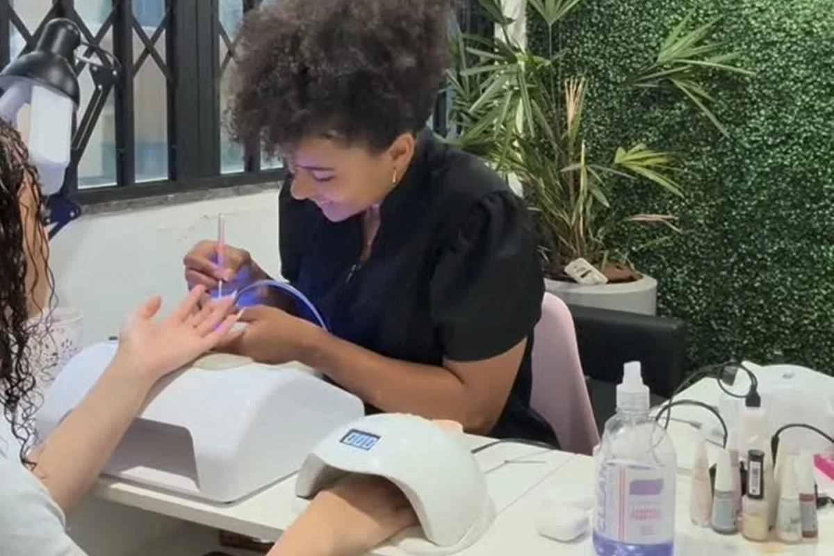 Especialisas comentam retorno de Natália Deodato à profissão de manicure Especialisas comentam retorno de Natália Deodato à profissão de manicure