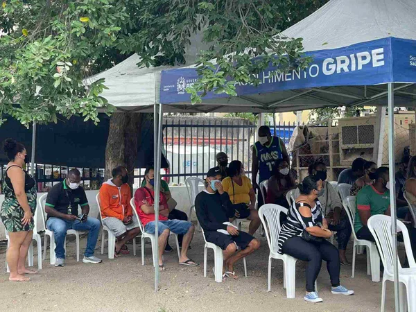 Rio vive “surto grande” de gripe, diz governador Cláudio Castro