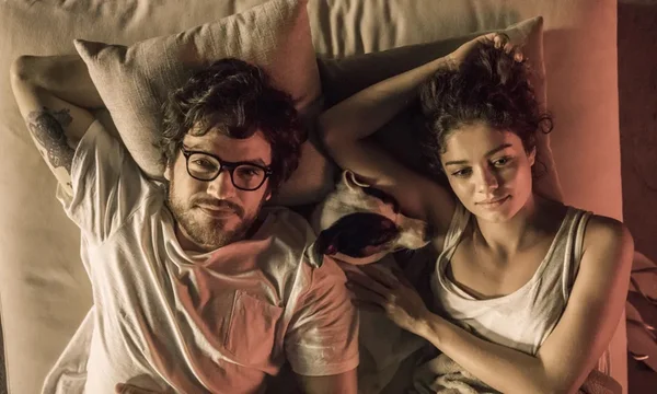 Emilio Dantas na série Todas as Mulheres do Mundo