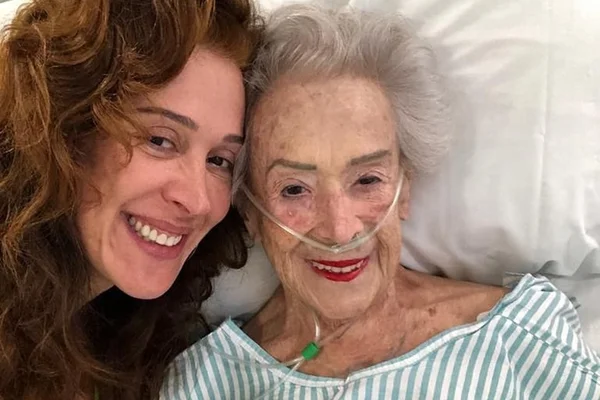 Mãe de Cláudia Raia morre aos 95 anos e atriz desabafa: “Desnorteada”
