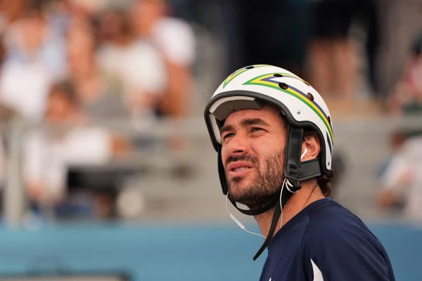 Pedro Barros, do Brasil, compete durante a final do parque de skate masculino no dia 12 dos Jogos Olímpicos de Paris 2024, no La Concorde, em 7 de agosto de 2024, em Paris, França.