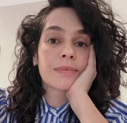 Maria Flor está em cartaz com uma peça sobre saúde mental dos jovens