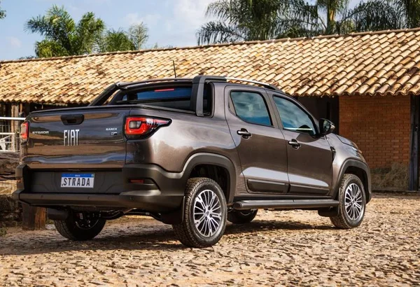 Nova Fiat Strada Ranch com transmissão automática custa R$ 116 mil - destaque galeria