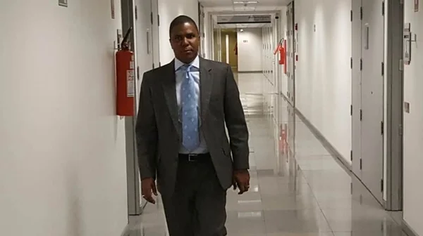 Alexandre Cerqueira, o suposto emissário da propina, é afastado